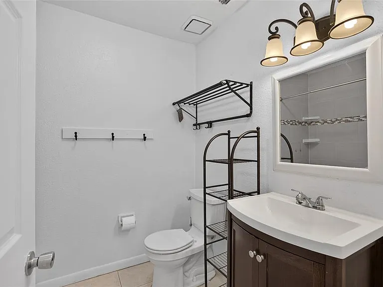 6411 Santa Monica Dr — Photo 17