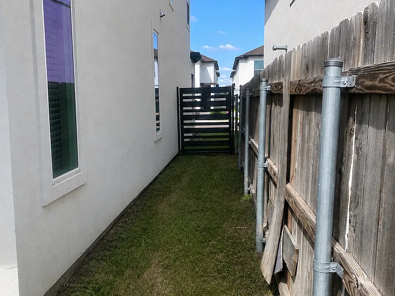 7920 Elka Loop — Photo 24