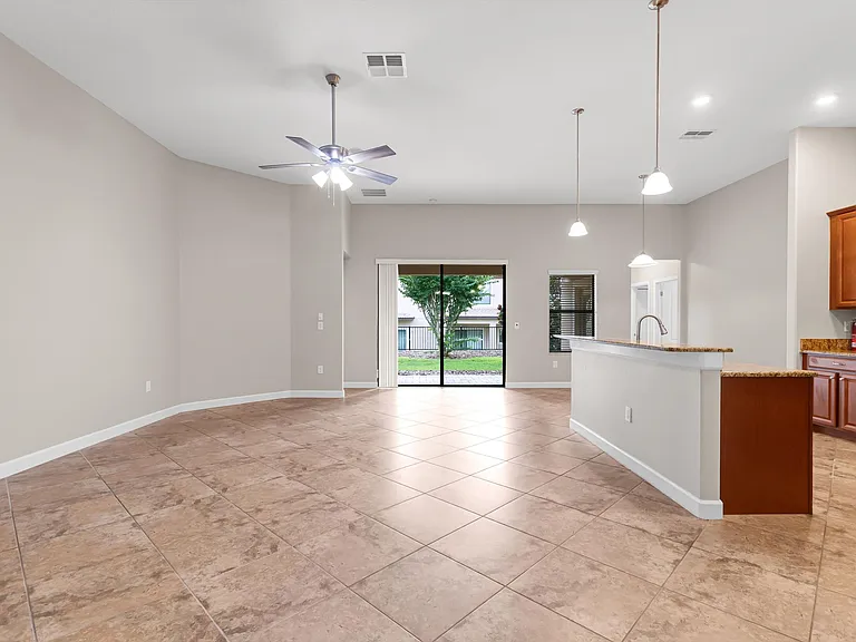 1317 Gleneagles Ln — Photo 7