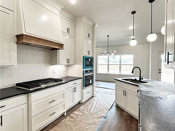 4th image of 2818 Rife Cir