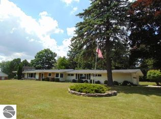 5671 N Luce Rd, Alma, MI 48801