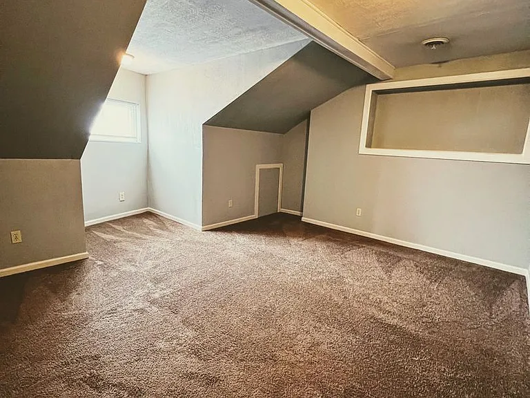 2332 Arlington Ave — Photo 11