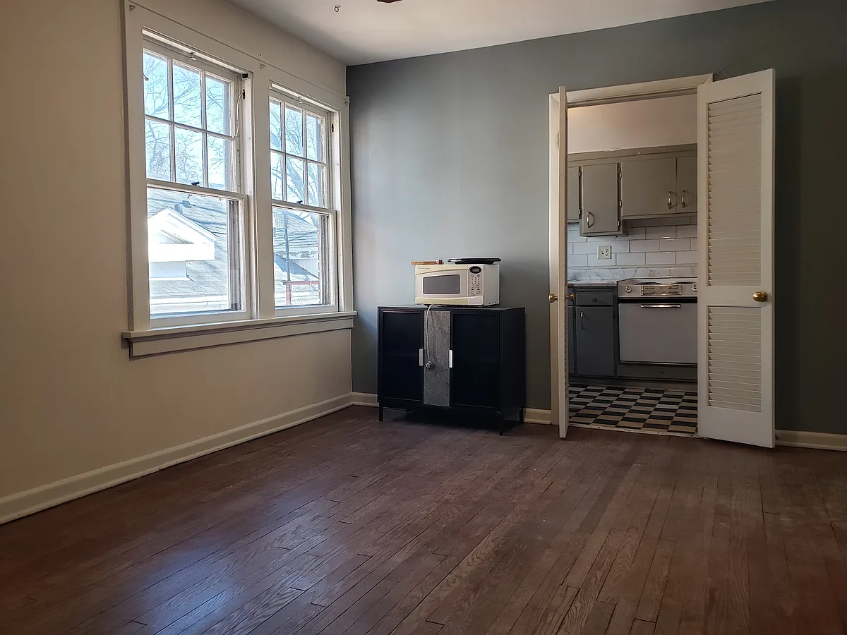 Building Photo - 111 E Gilman St #2