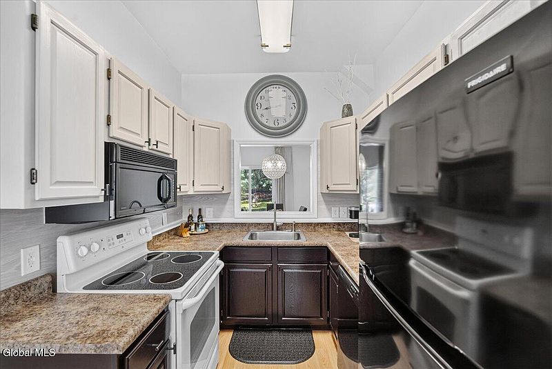 5th image of 22 Lakeview Road