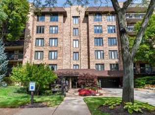 3810 Mission Hills Rd APT 105, Northbrook, IL 60062