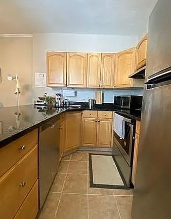 3rd image of 43 Park Vale Ave APT 4