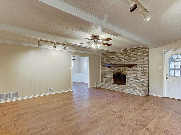 3rd image of 1022 Grove Dr