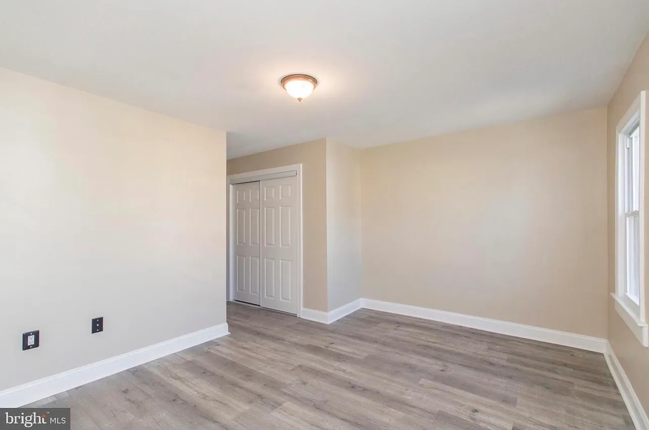 3 bed, 1900 sqft, $2,500 — Photo 3