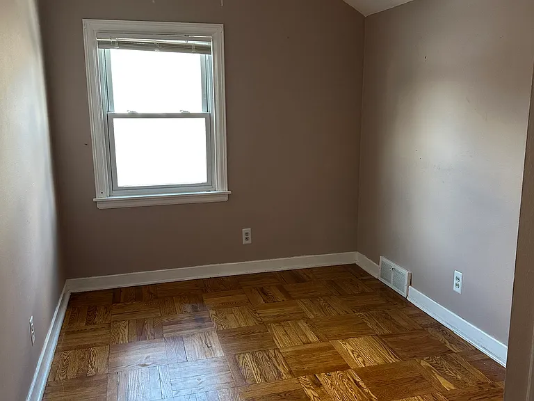 449 Sylvania Ave — Photo 8