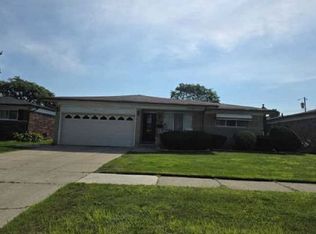 30112 Autumn Ln, Warren, MI 48088