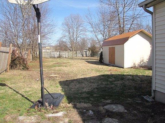 5th image of 1111 Linden St