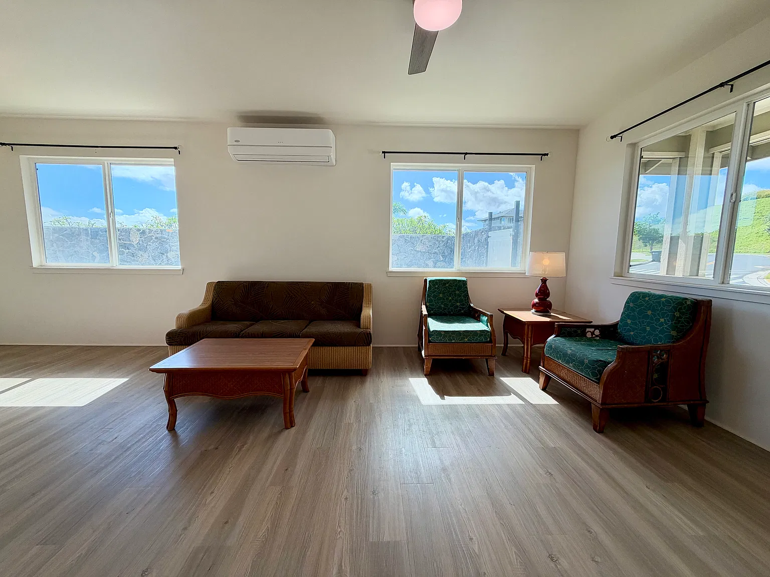 3 bed, 2.5 bath, 1759 sqft, $4,700 — Photo 4