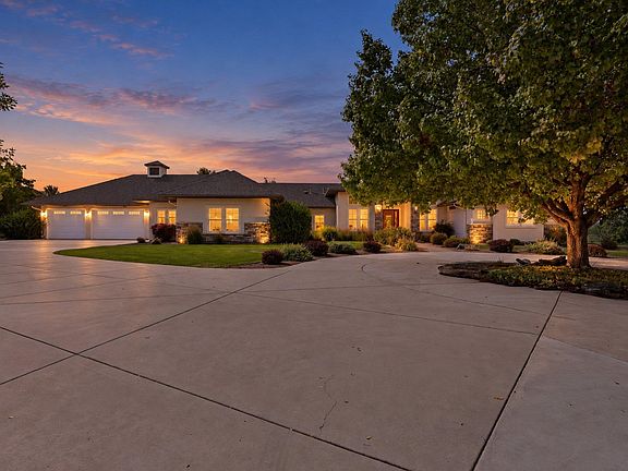 2nd image of 995 Crown Ct