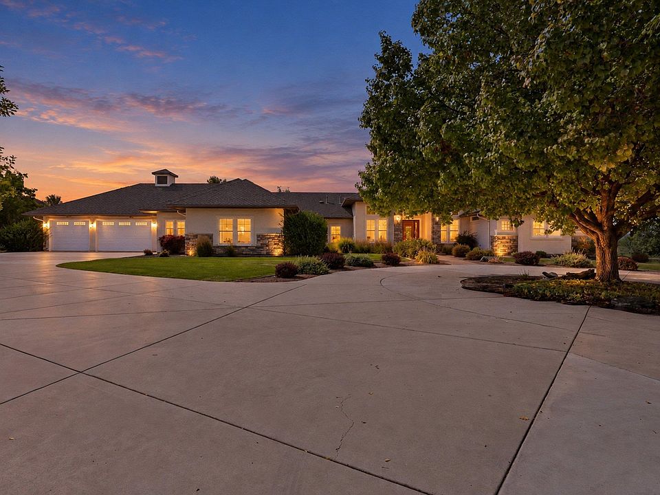 1st image of 995 Crown Ct