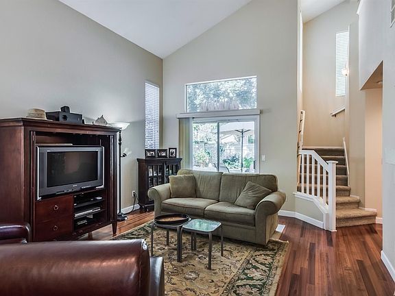 5th image of 9476 Lakewind Ln