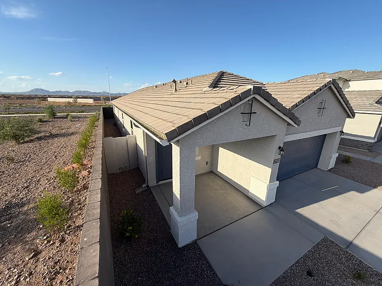 2702 W Shepperd Ave — Photo 3