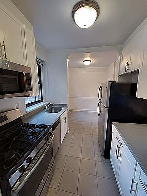 5th image of 9750 Queens Blvd #215