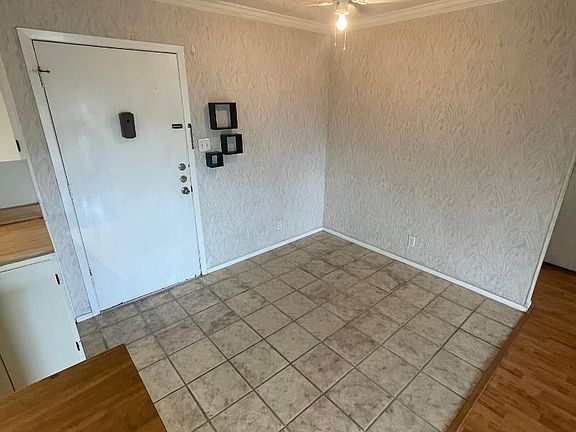 5th image of 910 Duncan Ln APT 44