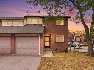195 Queen Victoria Dr #38, Hamilton, ON L8W 1W6