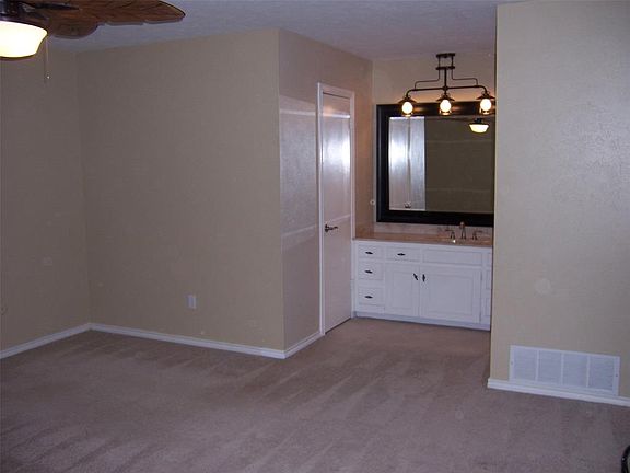 4th image of 201 Lakeaire Dr