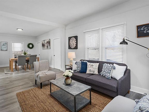 4th image of 2809 W Tennyson Ave