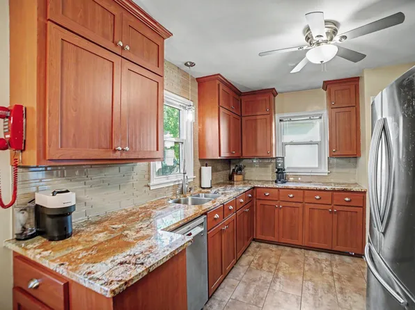 1595 Maywood St, Saint Paul, MN 55117