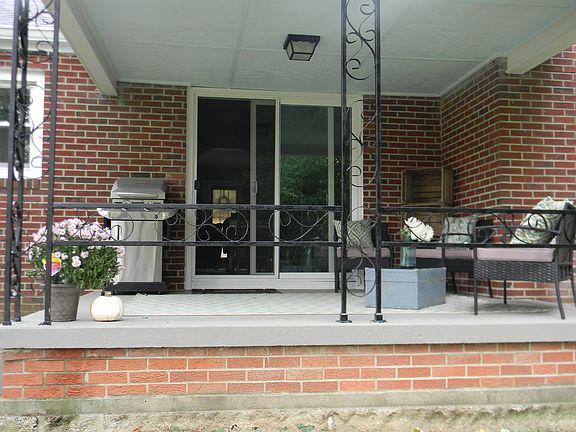 4th image of 695 W Mill St