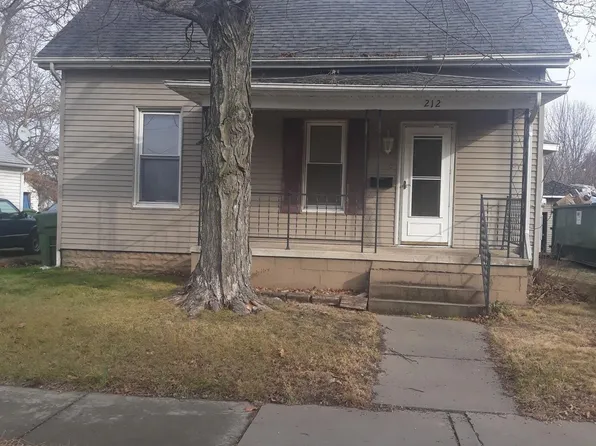 212 N Vine St, Sparta, IL 62286
