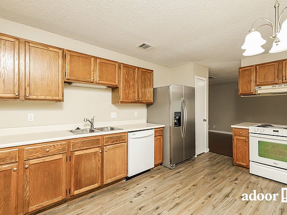4th image of 6918 Sunshine Tree Dr