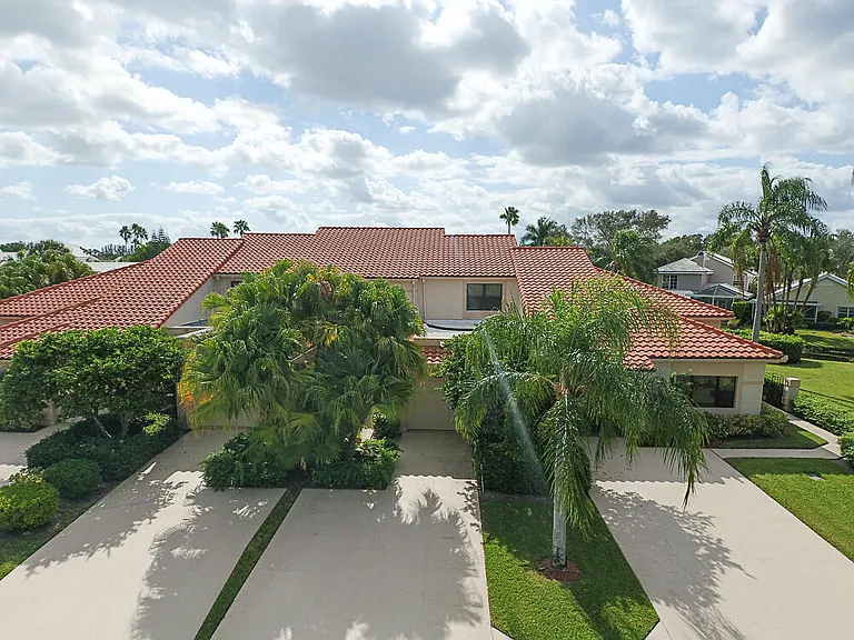 886 Windermere Way — Photo 1