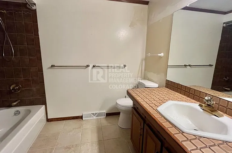 2748 S Marshall St — Photo 14