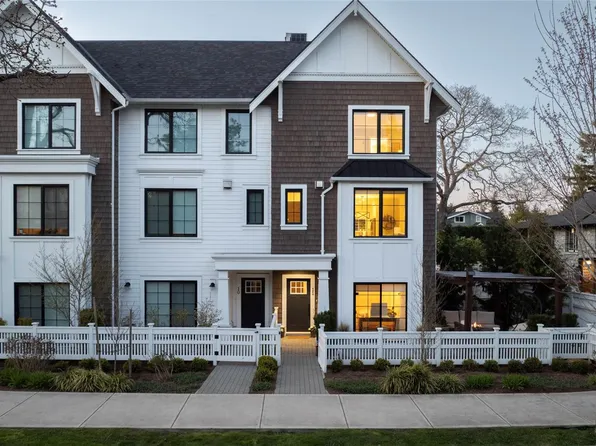 1810 Kings Rd Townhouse 11, Saanich, BC V8R 2P3