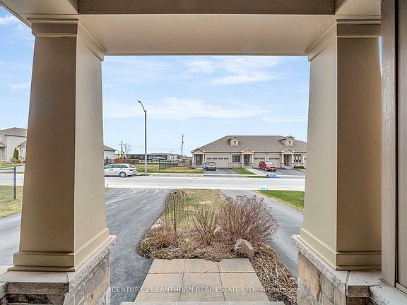 4th image of 22 Mountain Ash Dr