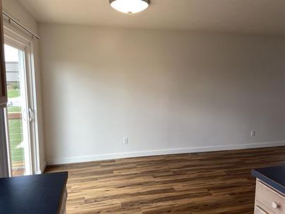 3rd image of 207 Show Pl APT A