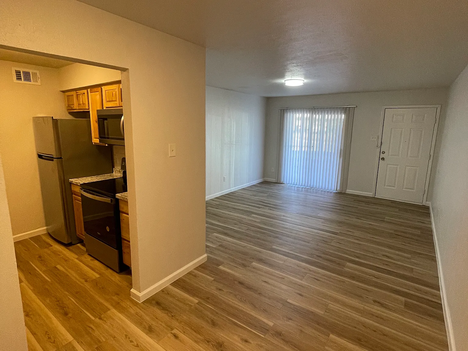 120 Avenue H — Photo 2