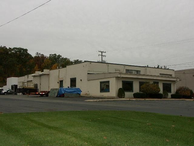 2nd image of 390 South St