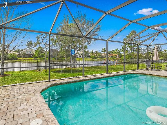 4th image of 816 SW Sun Cir