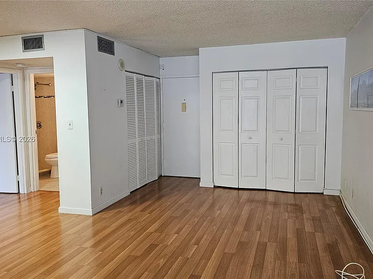 16909 N Bay Rd #217 — Photo 4