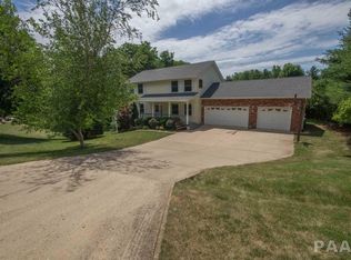 8 Strawberry Ln, Mackinaw, IL