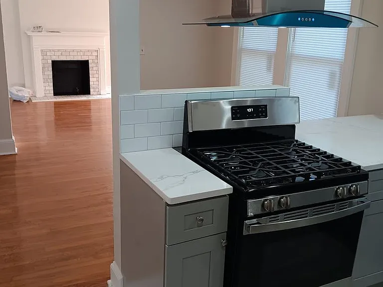 246 Mathewson Pl SW — Photo 4