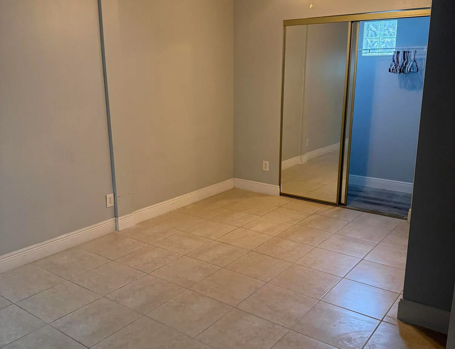 2 bed, 1.0 bath, 818 sqft, $2,300 — Photo 3