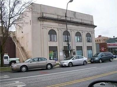 2nd image of 121 N Wilkinson Ave