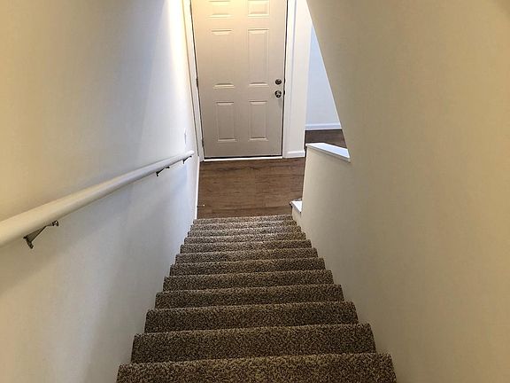 564 has white trim and this color carpet and hard wood floor on main floor