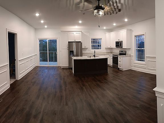 5th image of 100 Live Oak Ln