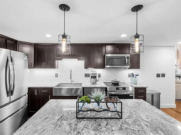 1 Tupperware Dr Unit 221, North Smithfield, RI 02896