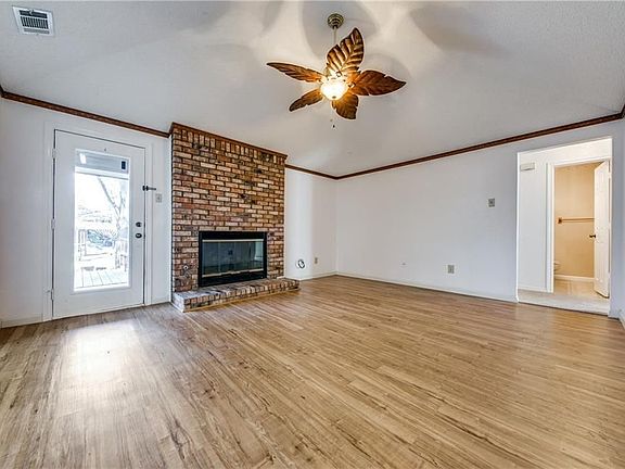 3rd image of 403 E Center St