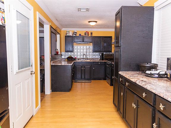 5th image of 212 Richard Dr