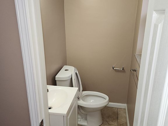 4th image of 24360 Gardner Ave
