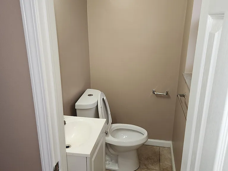 24360 Gardner Ave — Photo 4