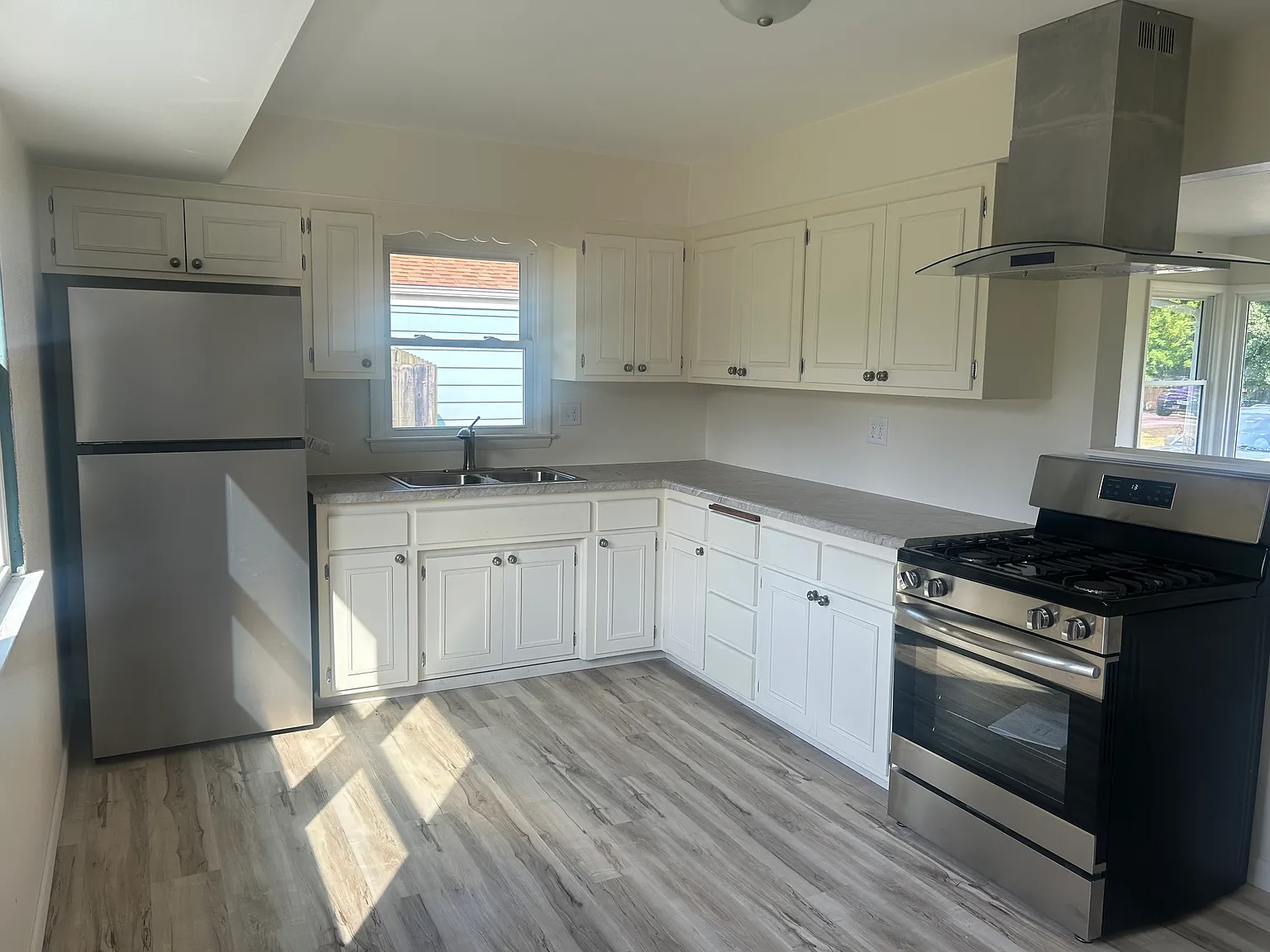 3 bed, 1340 sqft, $2,800 — Photo 3